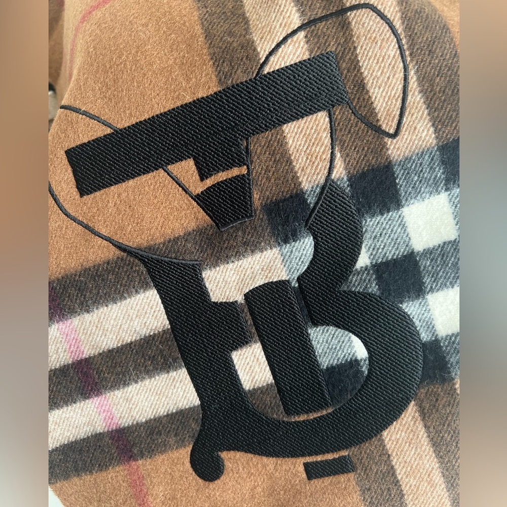 Burberry Embroidered Rabbit Check Cashmere Scarf - Picture 8 of 11